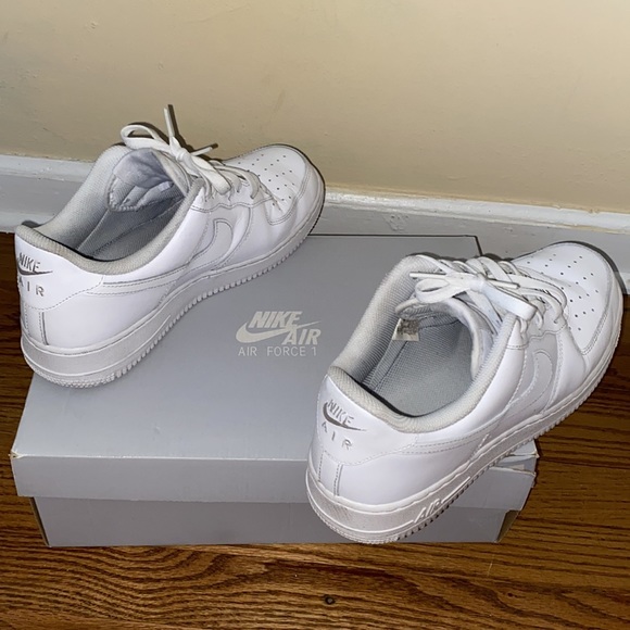 Air Force 1’s ‘07 (White) - Picture 2 of 6